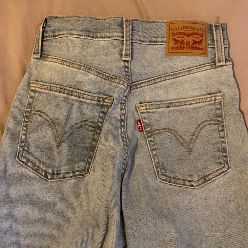 Levi straight ribcage denim- size 26